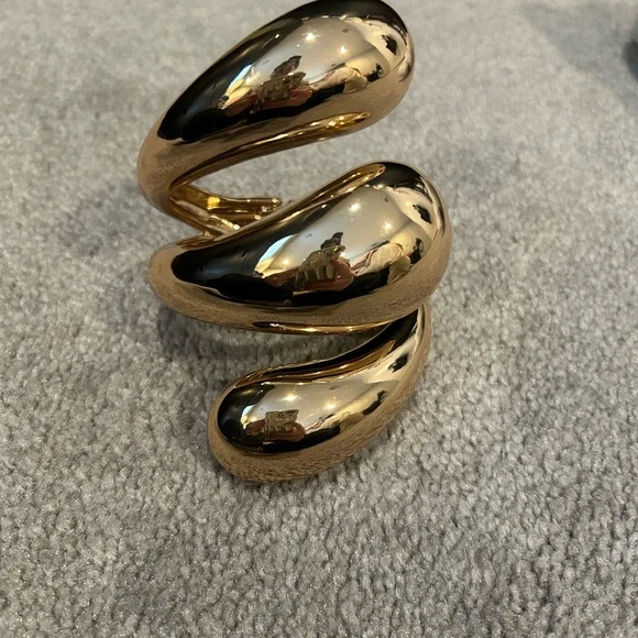 Elegant Gold-Tone Women's Jewelry - Picture 2 of 4